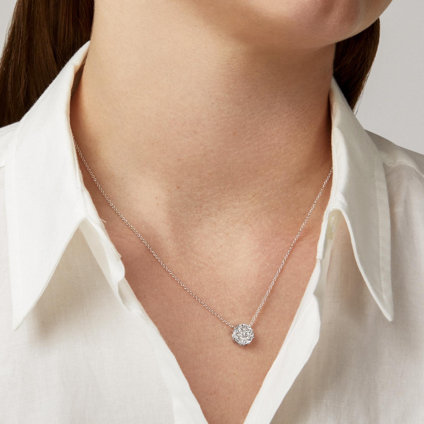 18KT White Gold Diamond Illusion Round Necklace